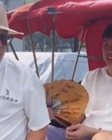 百家乐官网-到后海游玩！周琦坐三轮车&amp;学习歇后语：盖了帽儿了 嘿
